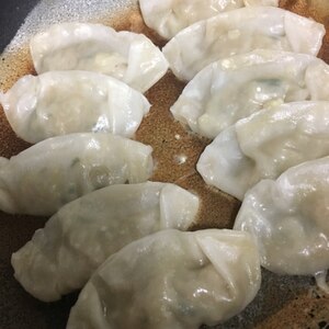 羽根ぱりぱり 皮ふっくら 羽根つき餃子の焼き方